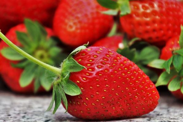 strawberries Top 12 Best Food Beautiful And Glowing Skin Ke 