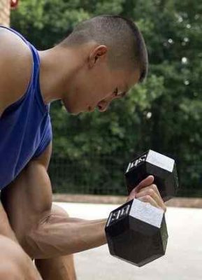 एक्सटेंशन्स कर्ल Biceps और Triceps के साइज कैसे बढ़ाएं 
